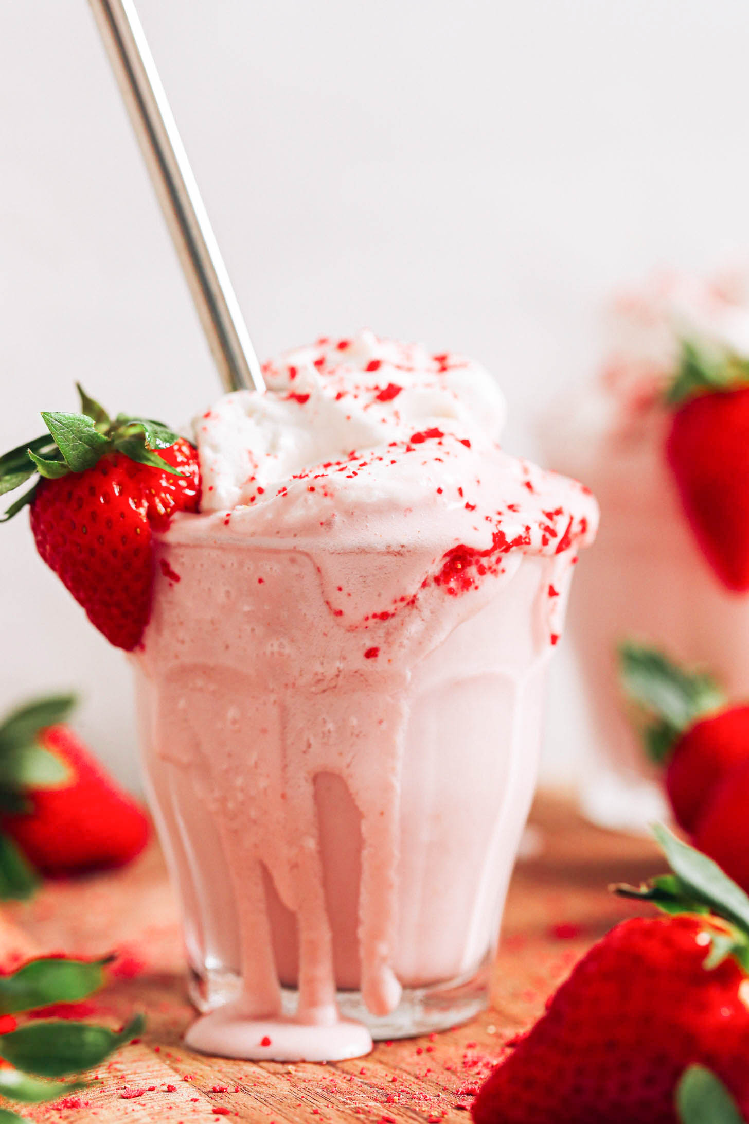 Achieve Creamy Vegan Strawberry Milkshakes Without Ice Cream
